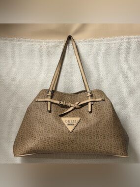 Guess All Over Logo Shoulder Tote Bag
Purse With Tan Straps And Accents